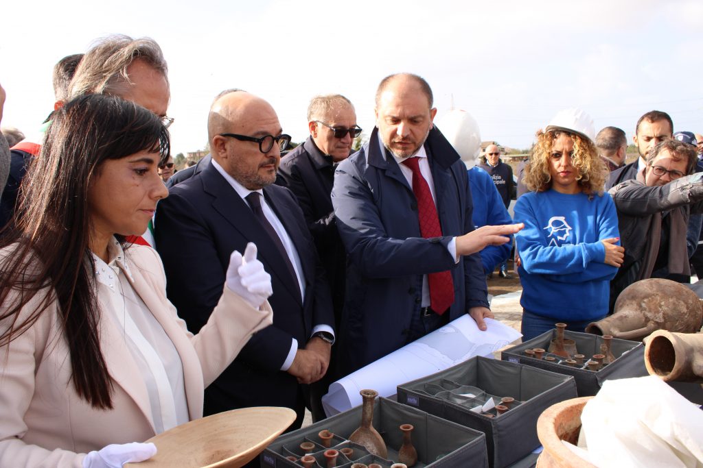 Archeologia, Sangiuliano visita la Tomba del Cerbero a Giugliano