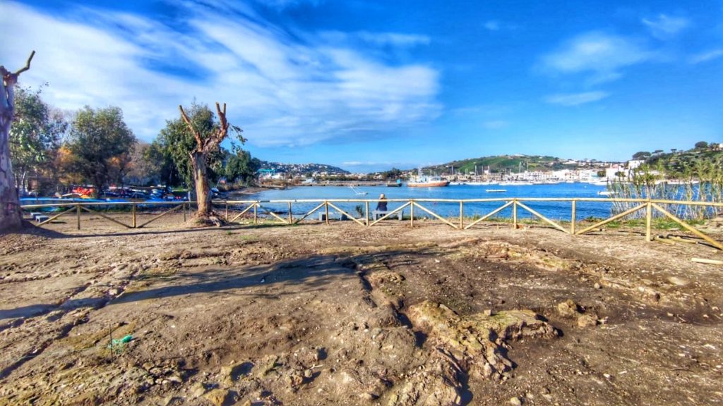 Una villa romana scoperta sulle sponde del porto di Miseno grazie ai lavori per una villa comunale