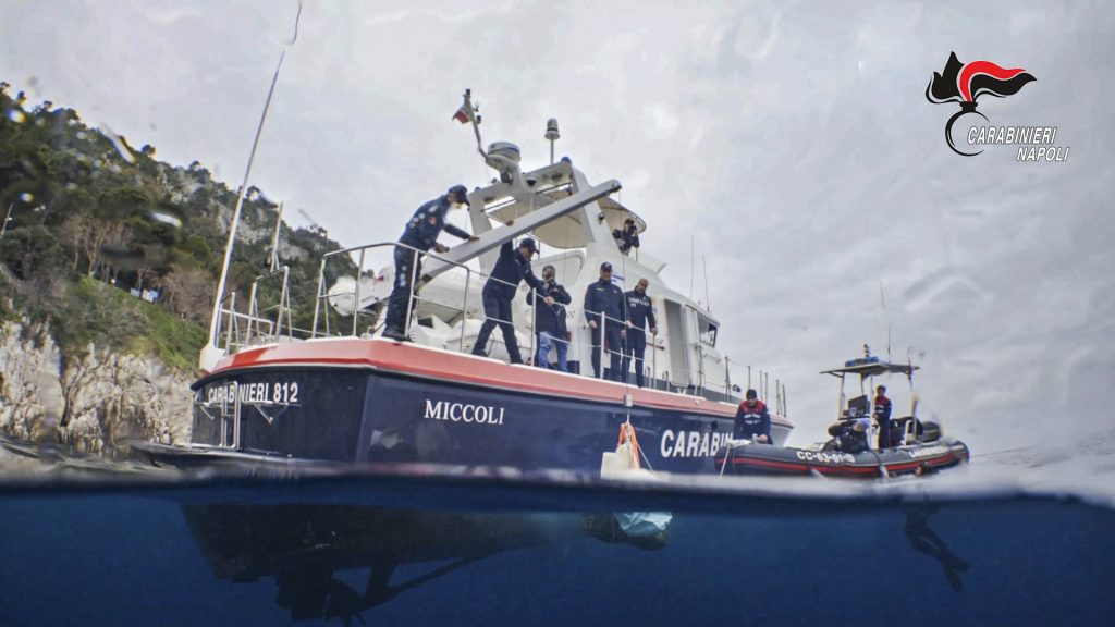 Recupero di manufatti archeologici dalla Grotta Azzurra di Capri