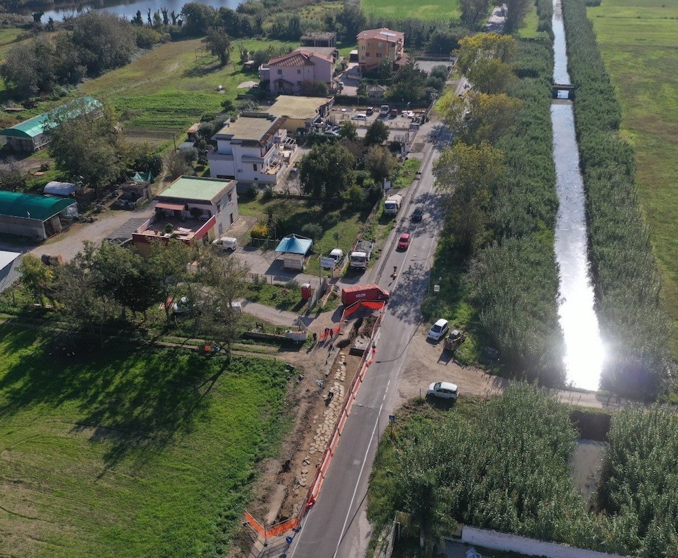 Giugliano – Dagli scavi emergono basoli di lava leucitica dell’antica Via Domitiana